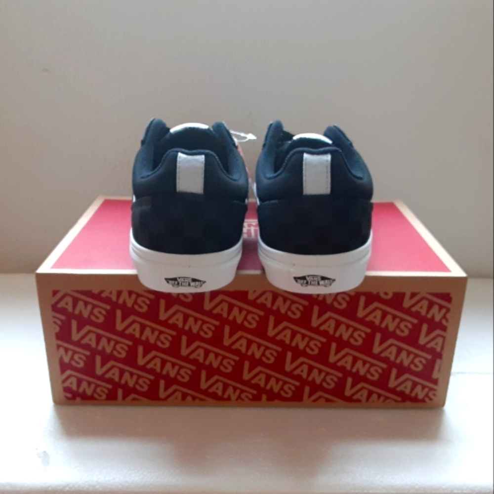 Vans - Picture 4 of 4